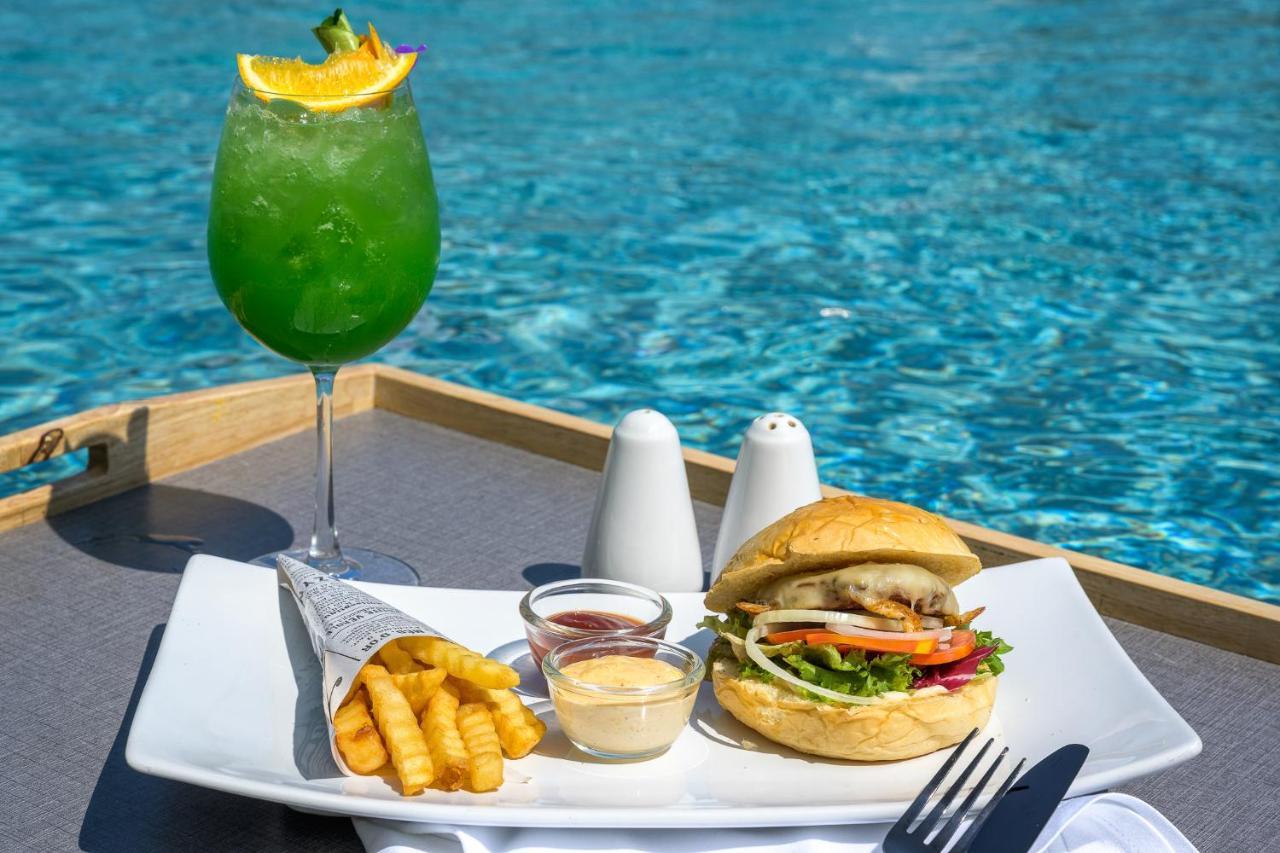 Zenseana Resort & Spa - Sha Plus Patong Eksteriør billede A typical poolside meal