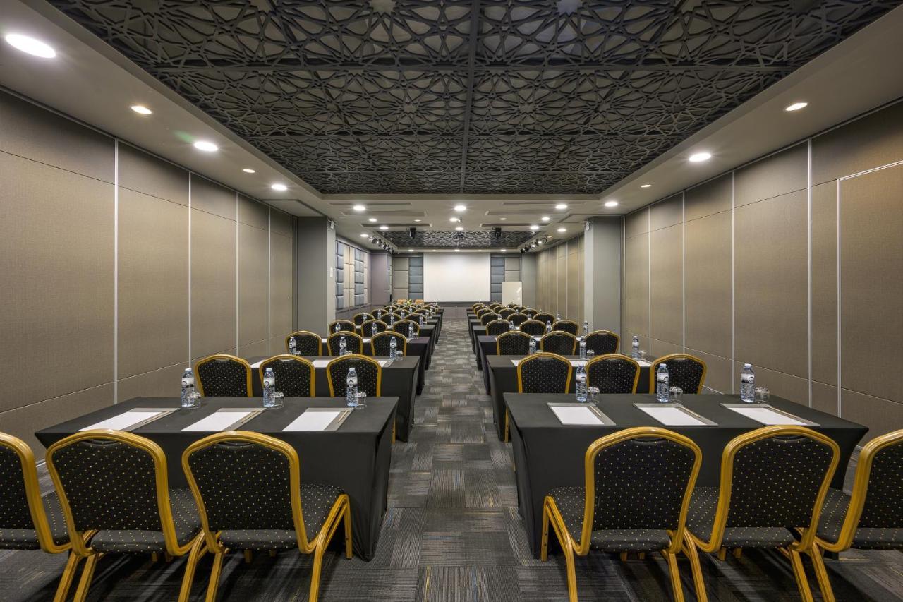 Zenseana Resort & Spa - Sha Plus Patong Eksteriør billede Meeting room