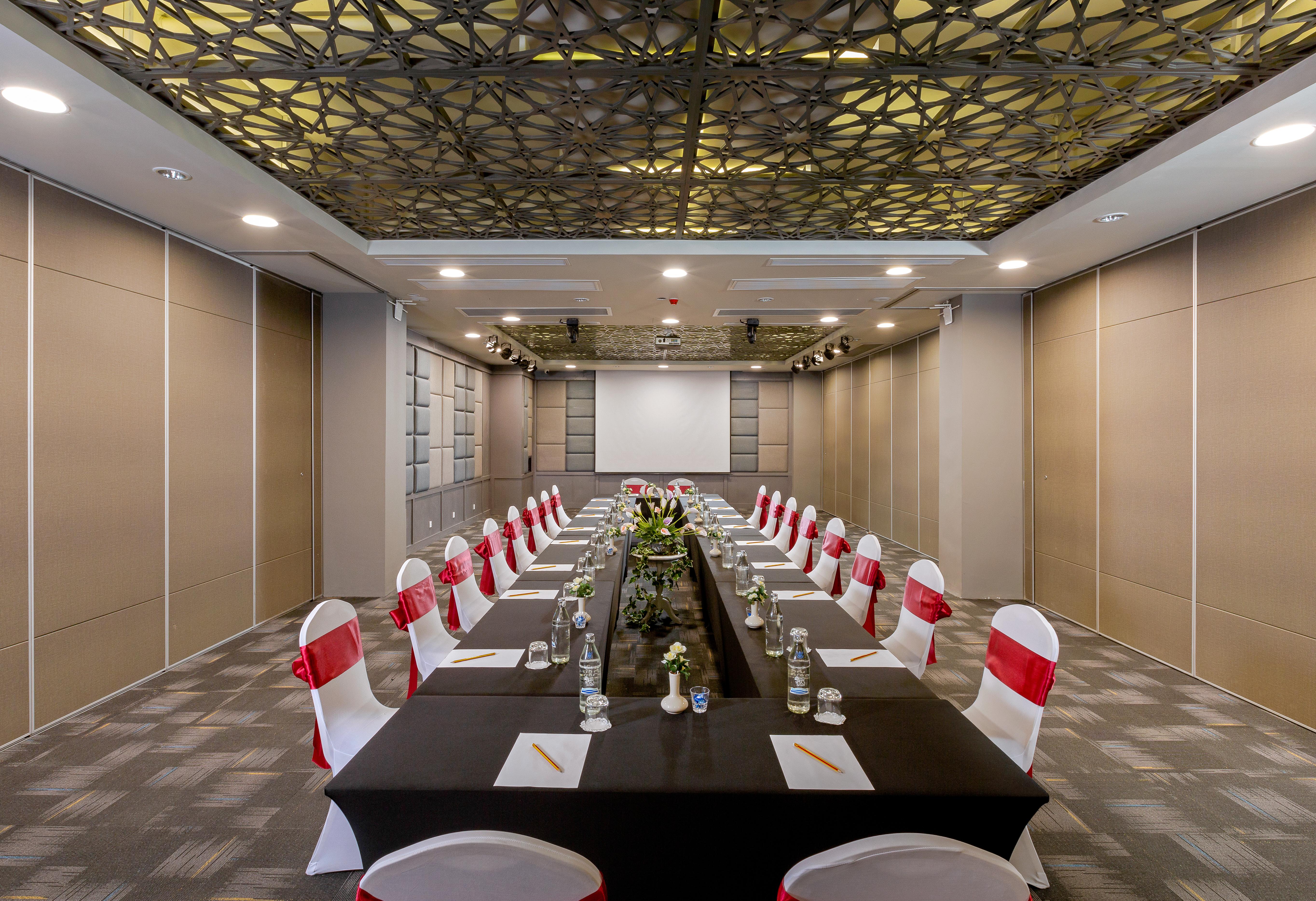 Zenseana Resort & Spa - Sha Plus Patong Eksteriør billede Meeting room
