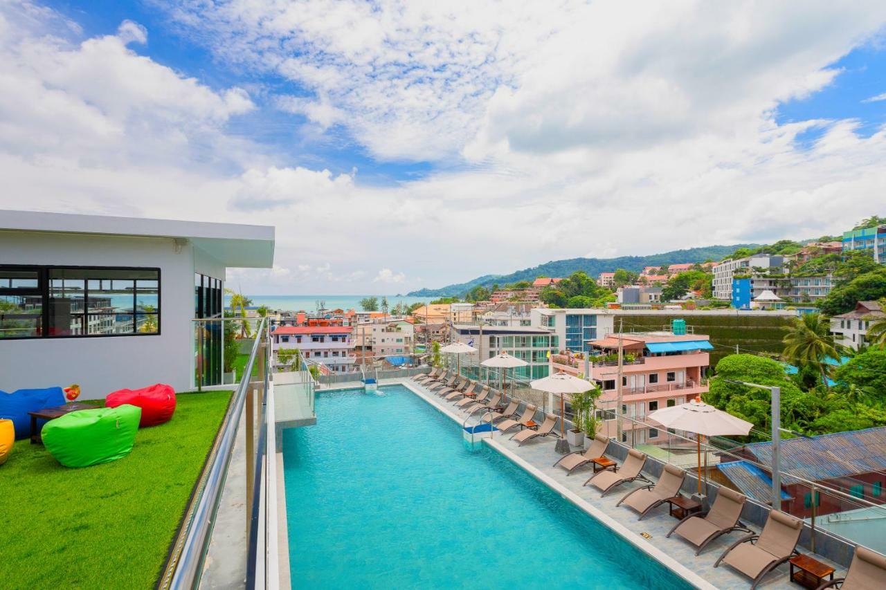 Zenseana Resort & Spa - Sha Plus Patong Eksteriør billede View of Patong Bay from the rooftop of the Patong Bay Resort